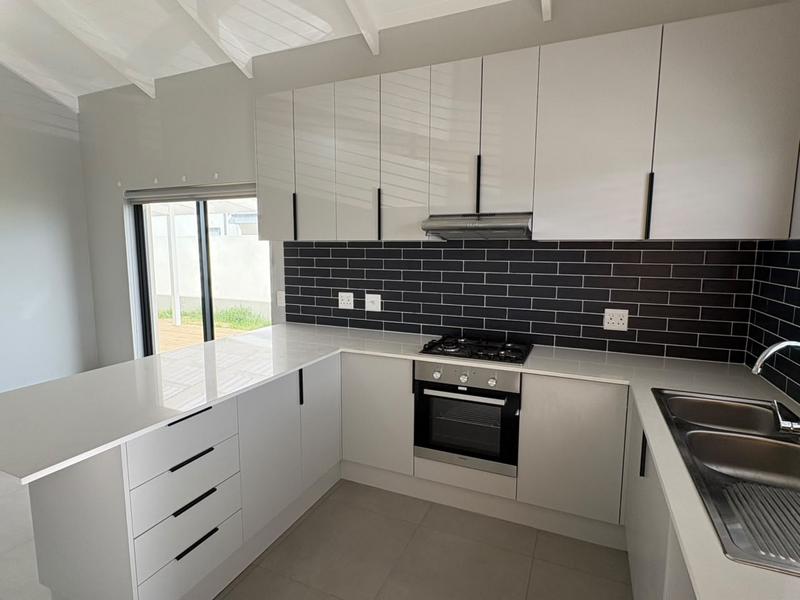 To Let 2 Bedroom Property for Rent in Capri Western Cape